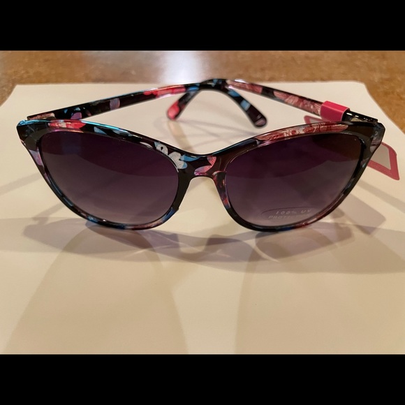 Sunglasses NWT - Picture 2 of 3
